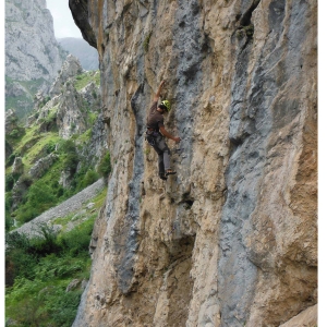 escalada en Cantabria-Desfiladero de la Hermida